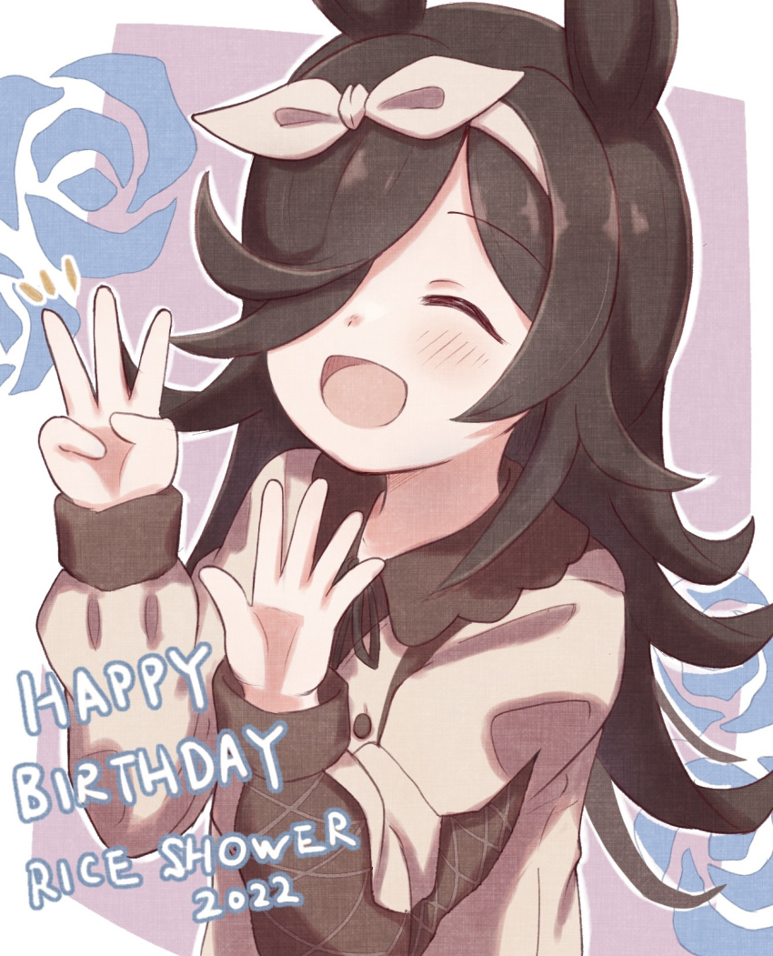 1girl 2022 :d ^_^ bangs black_hair black_ribbon brown_dress brown_ribbon character_name closed_eyes commentary_request dress eyebrows_visible_through_hair finger_counting floral_background hair_over_one_eye hair_ribbon hands_up happy_birthday highres long_sleeves neck_ribbon puffy_long_sleeves puffy_sleeves purple_background ribbon rice_shower_(umamusume) rose_background smile solo sunanuko_(ramuneko) two-tone_background umamusume white_background