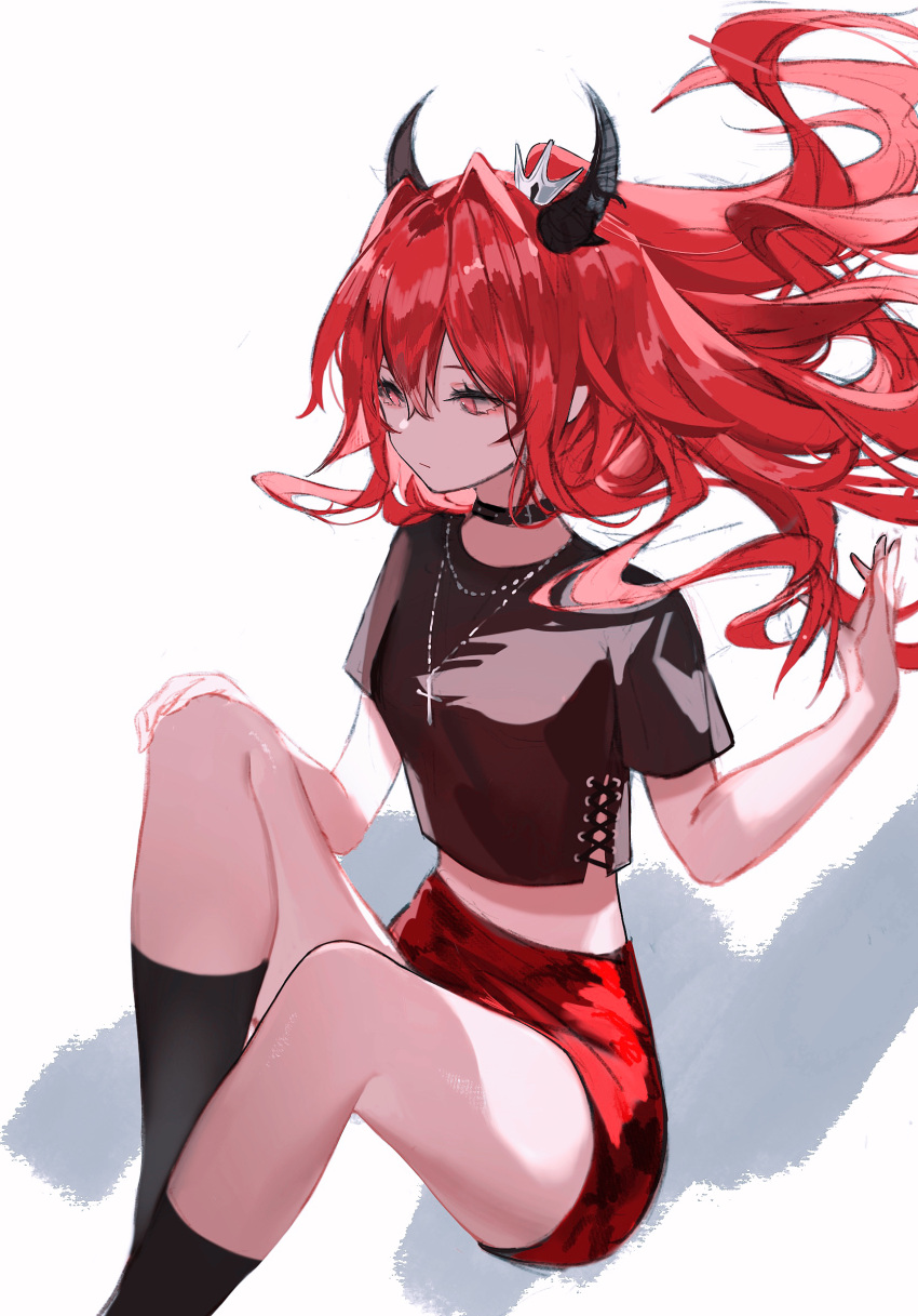 1girl arknights black_collar black_legwear black_shirt collar cookie_(ppyf5328) cropped_shirt cross cross_necklace crown demon_horns feet_out_of_frame hand_on_own_knee hand_up highres horns jewelry knees_up long_hair midriff mini_crown necklace red_skirt redhead shadow shirt simple_background sitting skirt socks solo surtr_(arknights) surtr_(liberte_echec)_(arknights) very_long_hair wavy_hair white_background