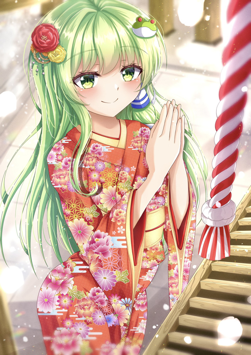 1girl alternate_costume bangs blurry box closed_mouth depth_of_field donation_box eyebrows_visible_through_hair floral_print flower frog_hair_ornament green_eyes green_hair hair_flower hair_ornament hair_tubes highres japanese_clothes kimono kochiya_sanae long_hair looking_at_viewer outdoors own_hands_together red_kimono reijing_etrn sash shrine smile solo standing touhou