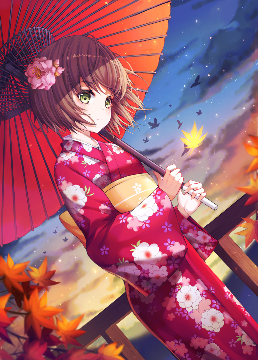 1girl absurdres alternate_hair_length alternate_hairstyle autumn autumn_leaves bird brown_hair closed_mouth clouds commentary_request dutch_angle eyebrows_visible_through_hair fence floral_print flower frown green_eyes hair_flower hair_ornament highres holding hyangu japanese_clothes kimono long_sleeves momiji_(makuran) original outdoors red_kimono shaded_face shadow short_hair sky solo sparkle standing sunset umbrella wide_sleeves wooden_fence yukata