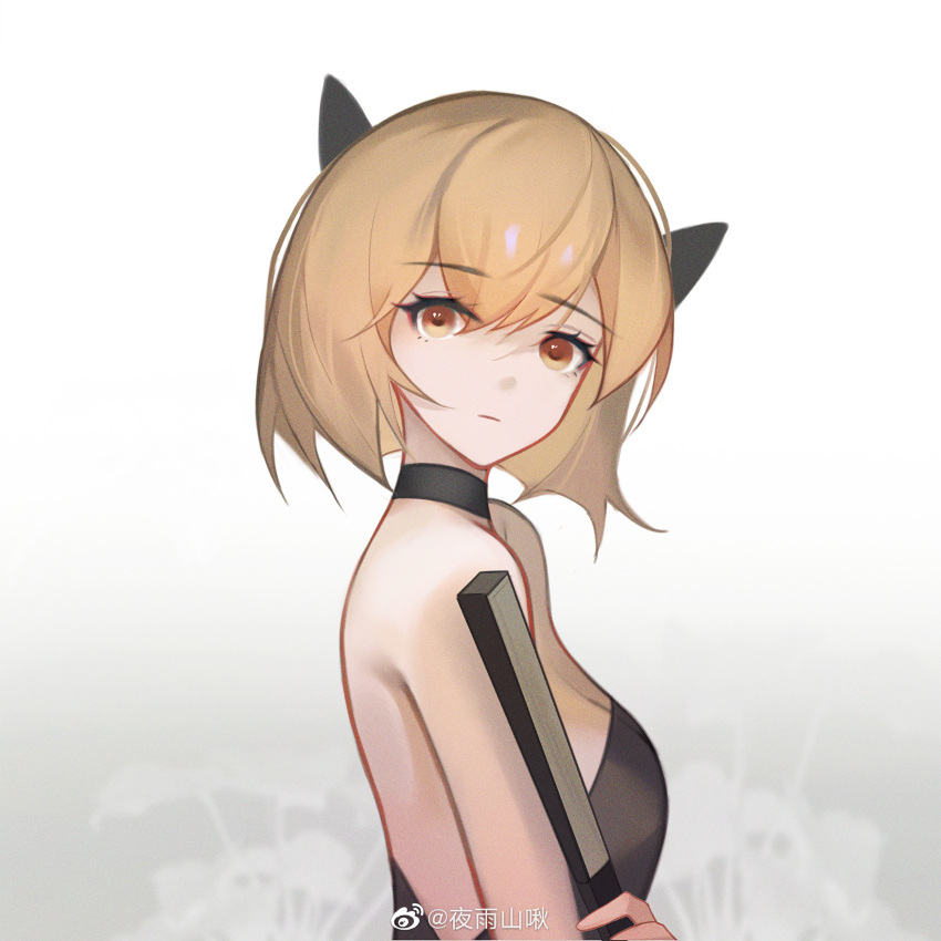 1girl arknights bad_weibo_id black_choker black_dress blonde_hair choker dragon_horns dress eyebrows_visible_through_hair from_side highres holding horns looking_at_viewer oldercat short_hair simple_background solo strapless strapless_dress upper_body vanilla_(arknights) weibo_username white_background yellow_eyes
