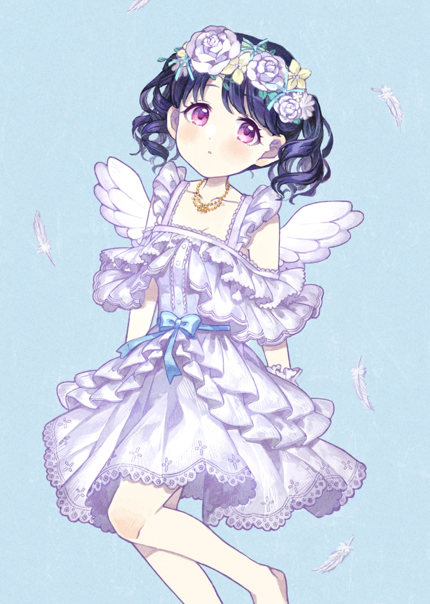 1girl angel_wings barefoot black_hair blue_background dress feathers flower flower_wreath frilled_dress frills fukumaru_koito hair_flower hair_ornament highres idolmaster idolmaster_shiny_colors jewelry looking_at_viewer necklace sasasasa sleeveless sleeveless_dress solo twintails violet_eyes white_dress wings