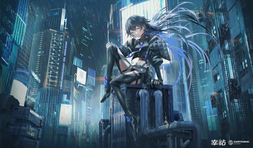 1girl bangs black_footwear black_gloves black_hair black_jacket black_legwear blue_hair breasts building city closed_mouth clothing_cutout commentary cropped_jacket crossed_bangs earrings english_commentary floating_hair full_body gloves hand_on_own_knee highres jacket jewelry kamitsubaki_studio knee_up koko_(kamitsubaki_studio) long_hair looking_at_viewer midriff multicolored_hair night o-ring open_clothes open_jacket outdoors pantyhose rain sitting skyscraper small_breasts smile solo swav thigh_cutout two-tone_hair