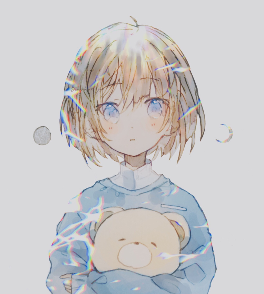 1girl blue_eyes blue_sweater brown_hair commentary_request crescent_moon highres light_blush long_sleeves looking_at_viewer moon object_hug original parted_lips short_hair sleeves_past_wrists solo stuffed_animal stuffed_toy sweater teddy_bear twitter_username upper_body warabimoti_yoz