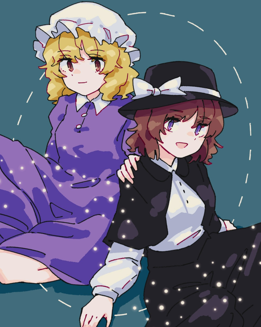 2girls black_capelet black_headwear black_skirt blonde_hair blue_background bow breasts brown_eyes brown_hair capelet commentary_request dress fedora hand_on_another's_shoulder hat hat_bow highres juliet_sleeves long_sleeves maribel_hearn mob_cap multiple_girls open_mouth puffy_sleeves purple_dress shirt short_hair simple_background sitting skirt small_breasts touhou usami_renko violet_eyes wasabisuke white_bow white_headwear white_shirt