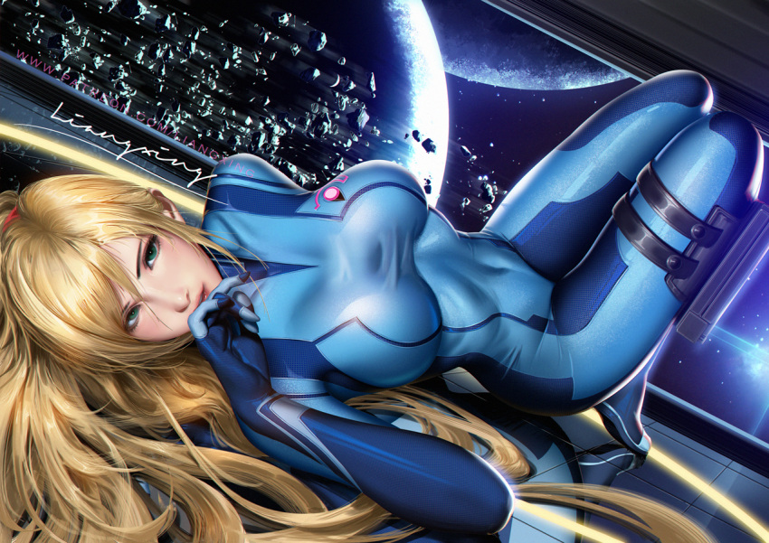 1girl blonde_hair blue_bodysuit blue_eyes bodysuit breasts green_eyes impossible_bodysuit impossible_clothes knees_up large_breasts legs_together liang_xing looking_at_viewer lying metroid on_back planet samus_aran skin_tight solo space window zero_suit