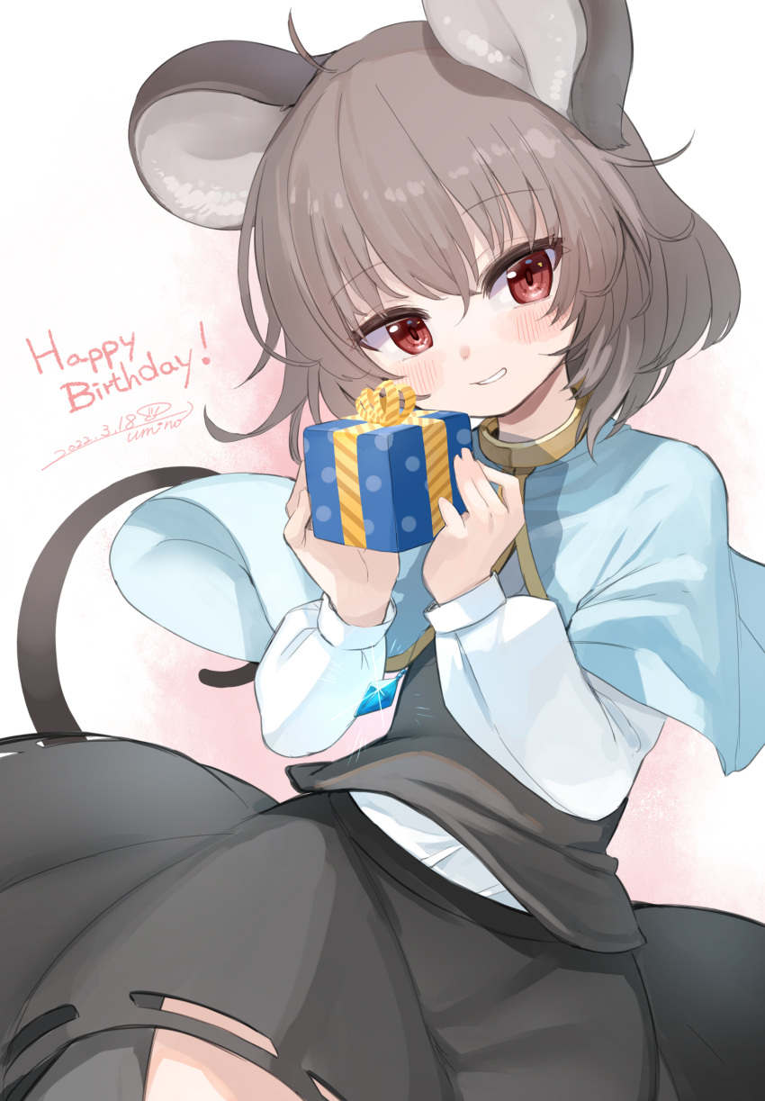 1girl animal_ears bangs birthday blue_capelet box capelet dated eyebrows_visible_through_hair gift gift_box grey_hair grey_skirt grey_vest grin happy_birthday highres holding holding_gift jewelry long_sleeves looking_at_viewer mouse_ears mouse_girl nazrin pendant polka_dot red_eyes shirt short_hair signature skirt smile solo tail touhou umino_hotate vest white_shirt
