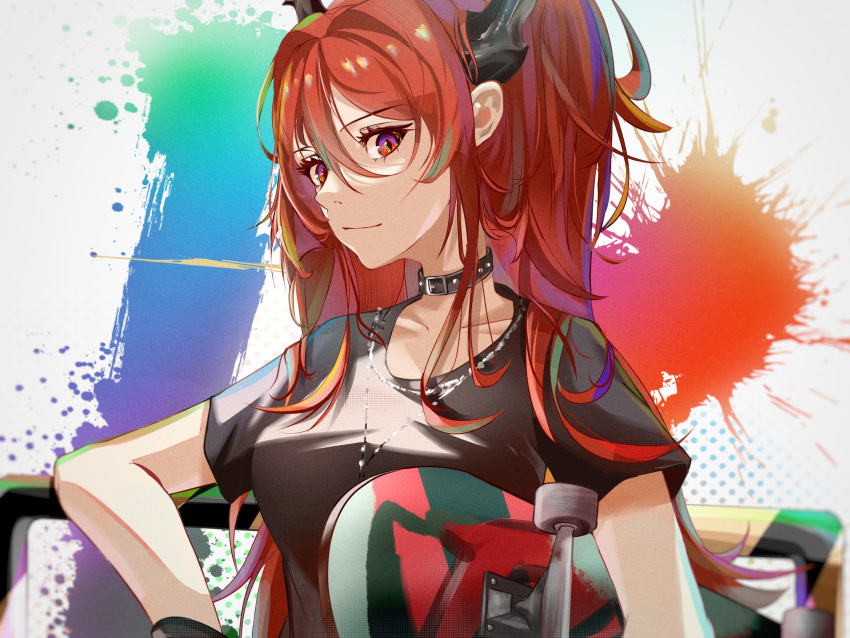 1girl absurdres arknights bangs black_choker black_shirt breasts choker commentary_request eyebrows_visible_through_hair highres horns jewelry ksloweii long_hair looking_at_viewer medium_breasts necklace official_alternate_costume redhead shirt short_sleeves skateboard smile solo surtr_(arknights) surtr_(liberte_echec)_(arknights) upper_body violet_eyes