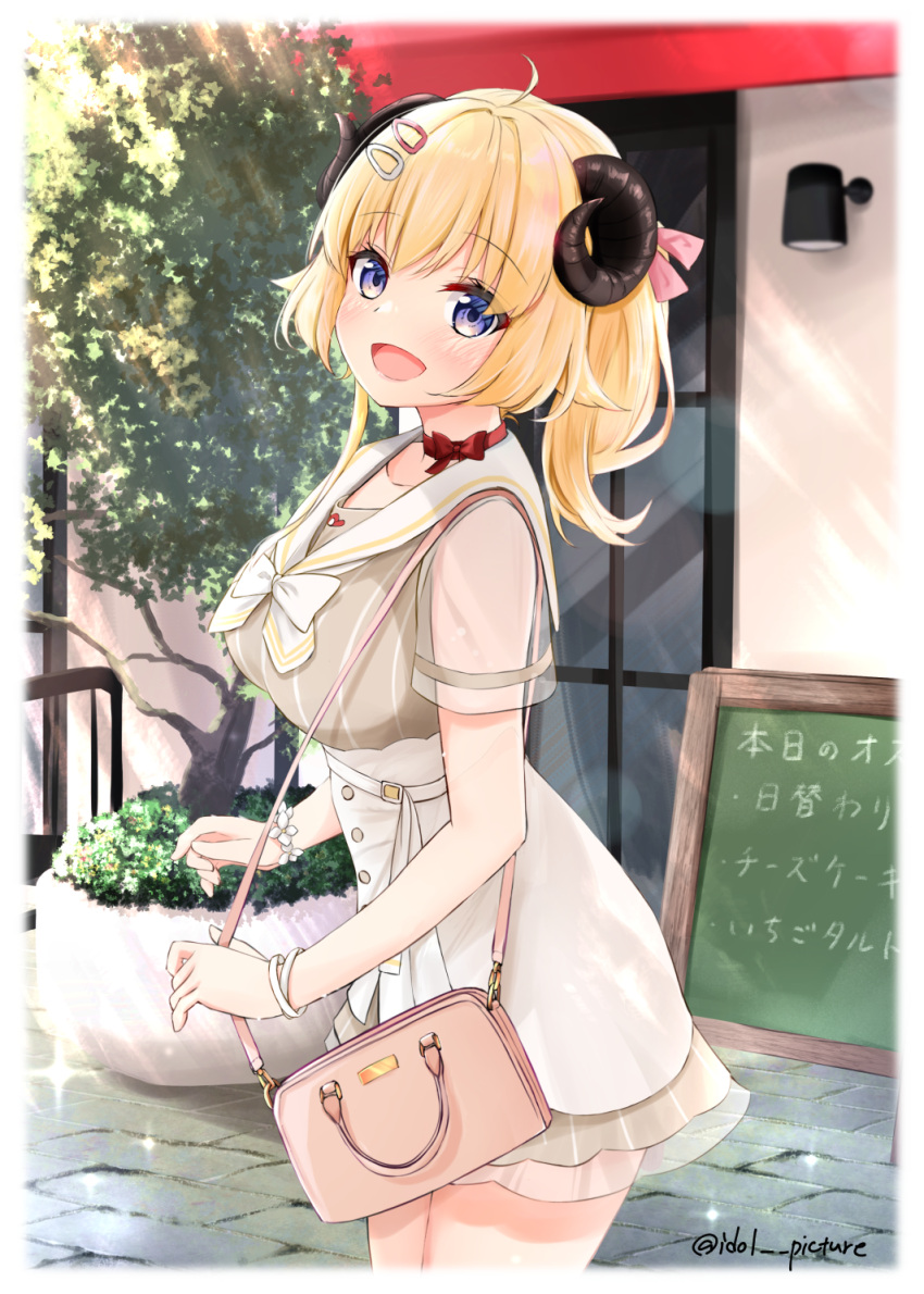 1girl :d ahoge animal_ears bag bangs blonde_hair bow bow_choker bowtie bracelet breasts chalkboard choker day dress ex_idol eyebrows_visible_through_hair from_side hair_ornament hair_ribbon hairclip handbag highres hololive horns jewelry large_breasts looking_at_viewer looking_to_the_side outdoors ponytail red_bow red_choker ribbon sailor_collar see-through_sleeves sheep_ears sheep_horns short_sleeves shoulder_bag smile solo sparkle striped striped_dress tsunomaki_watame twitter_username vertical-striped_dress vertical_stripes violet_eyes virtual_youtuber white_bow white_bowtie white_sailor_collar