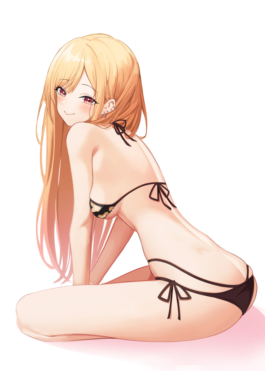1girl ass bangs bare_arms bare_legs bikini black_bikini blonde_hair blush breasts butt_crack closed_mouth ear_piercing earrings eyebrows_visible_through_hair from_side full_body hair_between_eyes hair_over_shoulder highres jewelry ju-ok kitagawa_marin leaning_forward long_hair looking_at_viewer medium_breasts multi-strapped_bikini piercing red_eyes side-tie_bikini sideboob simple_background sitting smile solo sono_bisque_doll_wa_koi_wo_suru straight_hair swimsuit under_boob very_long_hair white_background
