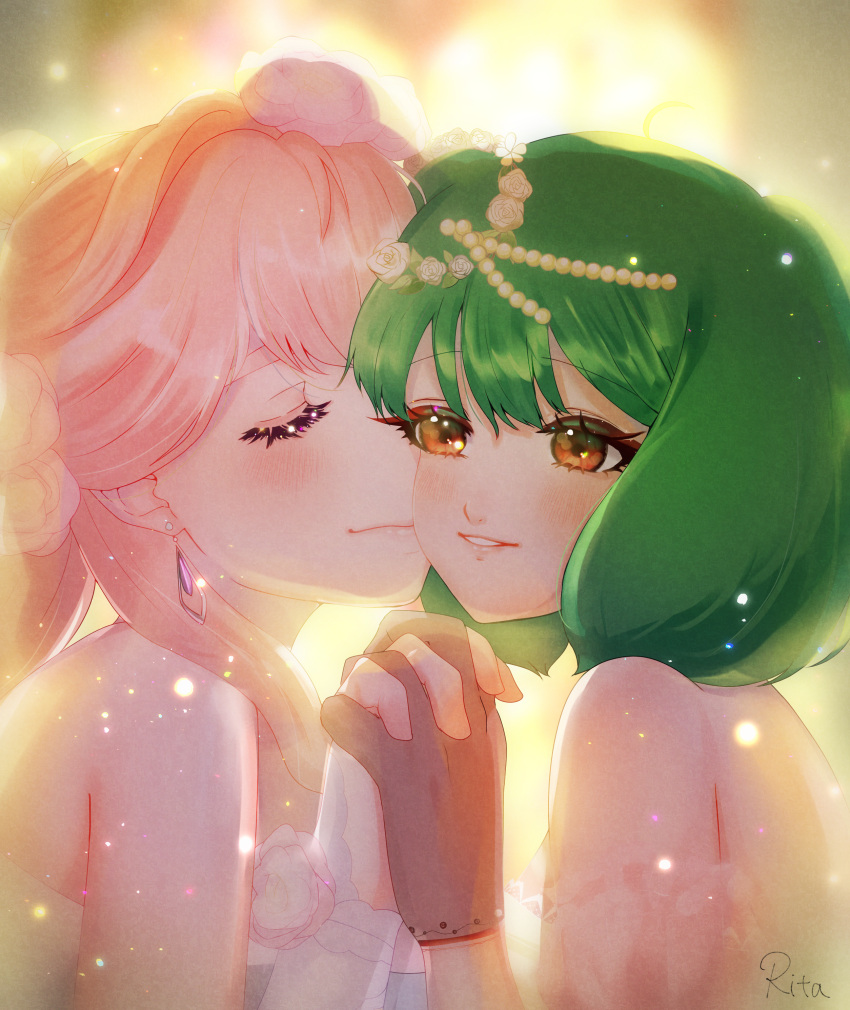 2girls absurdres blonde_hair blush closed_eyes dress earrings eyelashes gloves green_hair hair_ornament highres holding_hands jewelry long_hair looking_to_the_side macross macross_frontier multiple_girls ranka_lee red_eyes rita_(love_giorno) sheryl_nome smile strapless strapless_dress