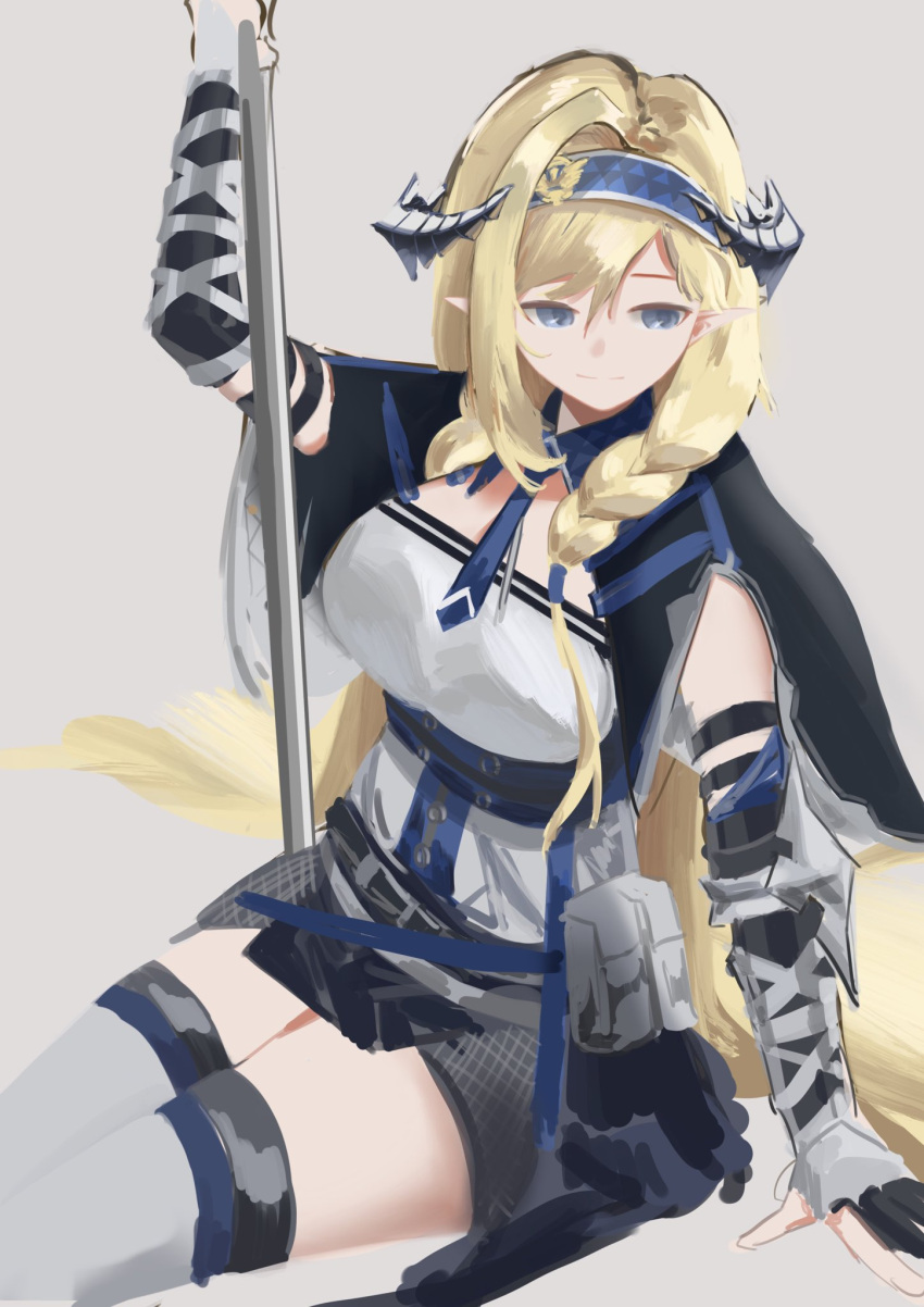 1girl arknights arm_up bangs black_capelet black_skirt blonde_hair blue_eyes blue_hairband blue_necktie breasts capelet commentary elbow_gloves gloves grey_background grey_legwear hair_between_eyes hairband highres horns large_breasts long_hair looking_at_viewer mak6 miniskirt necktie pouch saileach_(arknights) shirt simple_background sitting skirt smile solo thigh-highs thighs very_long_hair white_shirt zettai_ryouiki