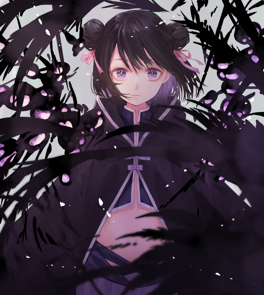 1girl absurdres bangs black_cloak black_feathers black_hair black_theme black_wings blurry bow cloak closed_mouth crop_top cross-laced_clothes depth_of_field doppel_(madoka_magica) double_bun expressionless feathers flat_chest floating_hair grey_background hair_between_eyes hair_ribbon high_collar highres hood hood_down hooded_cloak kuroe_(magia_record) light_particles looking_at_viewer magia_record:_mahou_shoujo_madoka_magica_gaiden mahou_shoujo_madoka_magica medium_hair midriff pink_ribbon purple_bow ribbon riri_(ririwaldorf) silver_trim simple_background solo swept_bangs violet_eyes wings