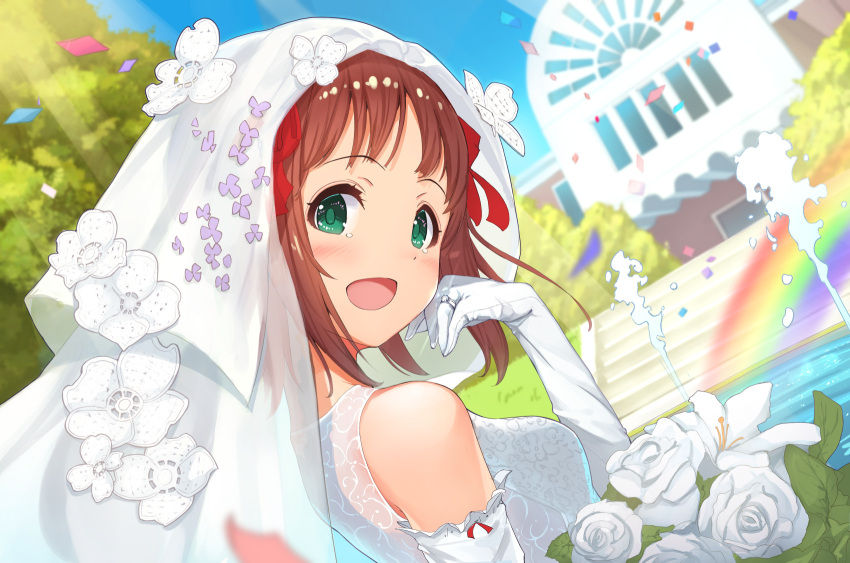 1girl :d amami_haruka blue_sky blush bouquet bridal_veil brown_hair commentary_request day dress elbow_gloves flower fountain gloves green_eyes hair_ribbon highres idolmaster idolmaster_(classic) jewelry looking_at_viewer looking_back ooshima_kojima outdoors rainbow red_ribbon ribbon ring rose short_hair sky smile solo veil wedding_dress white_flower white_gloves white_rose