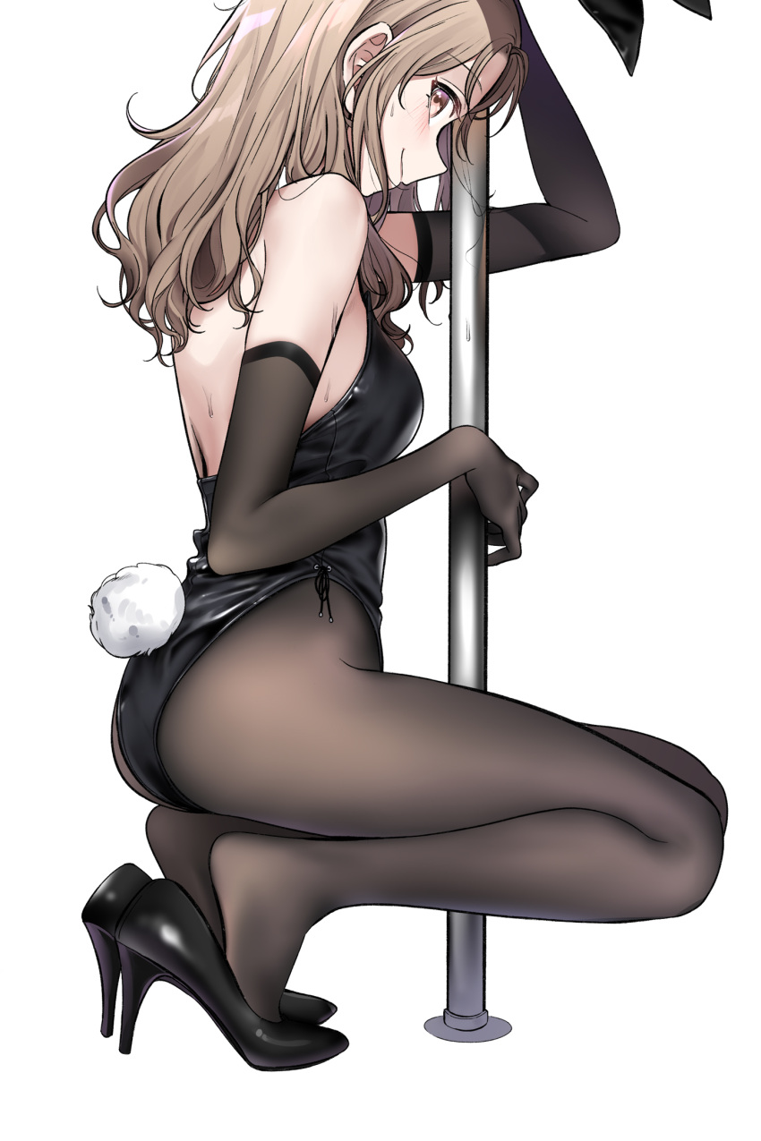 1girl backless_leotard black_footwear black_gloves black_legwear black_leotard blush brown_hair elbow_gloves feet_up gloves high_heels highres ichikawa_hinana idolmaster idolmaster_shiny_colors leotard liu_chi_tiantang_fr long_hair looking_at_viewer pantyhose playboy_bunny pole profile rabbit_tail simple_background solo squatting sweatdrop tail wavy_hair white_background