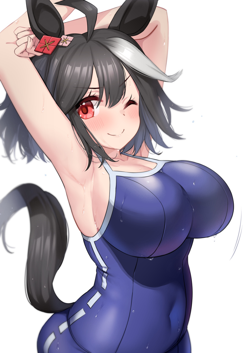 1girl ;) ahoge animal_ears armpits blue_swimsuit breasts closed_mouth commentary_request covered_navel highres horse_ears horse_girl horse_tail kibihimi kitasan_black_(umamusume) large_breasts multicolored_hair one-piece_swimsuit one_eye_closed red_eyes school_swimsuit short_hair simple_background smile solo streaked_hair swimsuit tail umamusume wet wet_clothes wet_swimsuit white_background white_hair