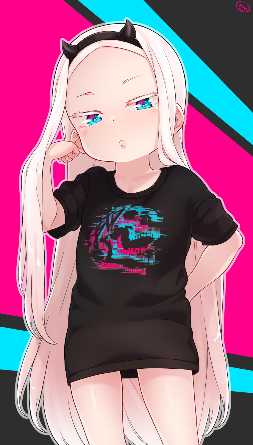 1girl black_background black_horns black_shirt blue_background blue_eyes born-to-die child closed_mouth fake_horns forehead highres horns long_hair looking_at_viewer multicolored_background original red_background shirt short_sleeves solo standing t-shirt thighs very_long_hair white_hair