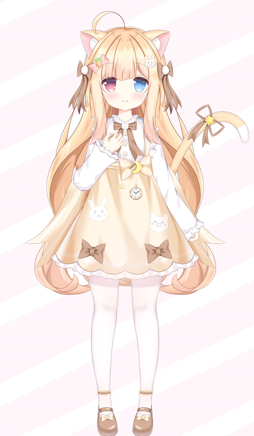 1girl absurdres ahoge animal_ear_fluff animal_ears blonde_hair bow brown_dress brown_footwear cat_ears cat_girl cat_tail dress full_body hair_bow hair_ornament hairclip hand_on_own_chest heterochromia highres kaosu_nanoda long_hair mary_janes original pantyhose ribbon shirt shoes short_dress smile solo striped striped_background tail tail_ornament tail_ribbon very_long_hair white_legwear white_shirt
