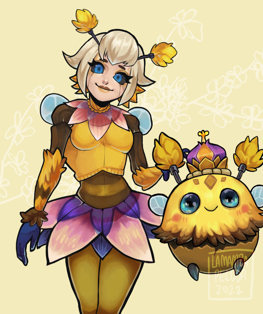 1girl animal antennae artist_name ball bangs bee black_sclera blonde_hair blue_eyes breasts brown_background bug colored_sclera commentary_request cowboy_shot crown gloves green_eyes highres lamambapeluda league_of_legends looking_at_viewer medium_breasts orbeeanna orianna_(league_of_legends) pantyhose short_hair smile wings yellow_legwear