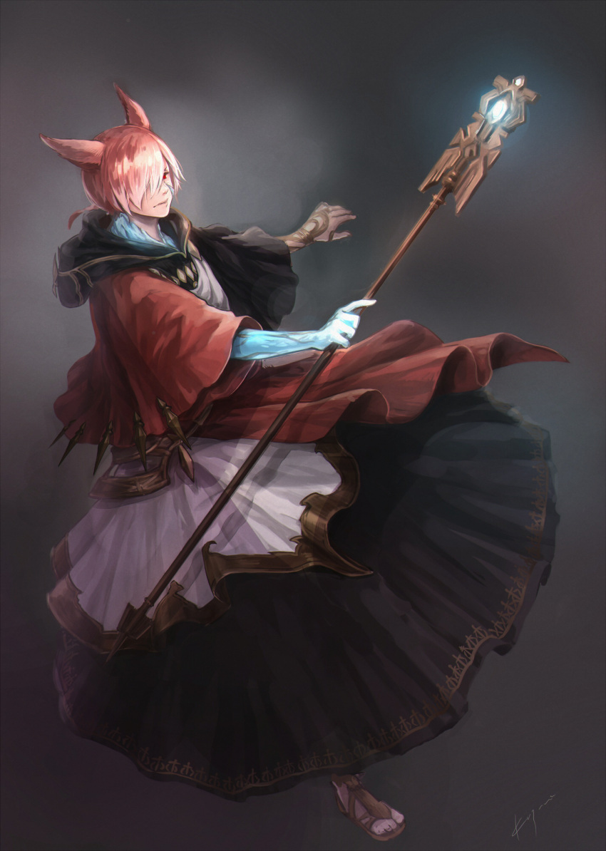 1boy animal_ears bangs cat_ears commentary crystal crystal_exarch final_fantasy final_fantasy_xiv full_body grey_background hair_over_one_eye highres holding holding_staff hood hood_down kazunokabeff looking_to_the_side male_focus miqo'te one_eye_covered outstretched_arms red_eyes redhead sandals short_hair short_ponytail signature solo staff swept_bangs tail