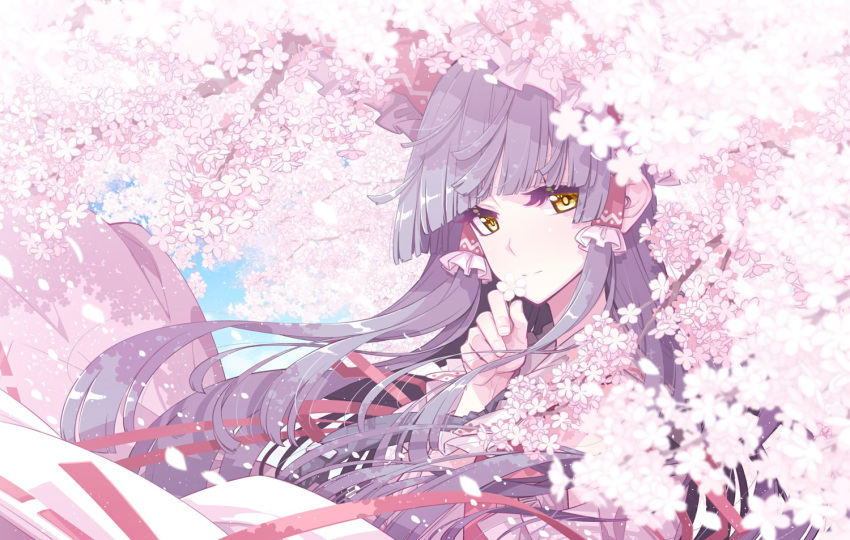 1girl alternate_eye_color ascot bangs bare_shoulders black_hair blue_sky blunt_bangs blush bow cherry_blossoms cherry_tree closed_mouth collar commentary_request detached_sleeves eyelashes falling_petals frilled_bow frilled_collar frilled_hair_tubes frills hair_tubes hakurei_reimu holding japanese_clothes light_smile long_hair looking_at_viewer nontraditional_miko petals red_bow red_vest sakuraba_yuuki shiny shiny_hair sidelocks sky solo touhou vest wind yellow_ascot yellow_eyes