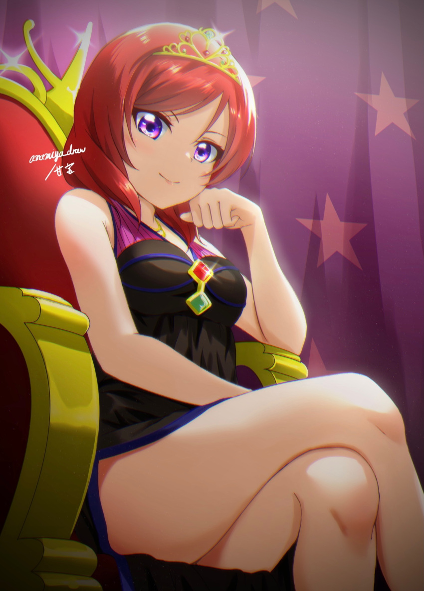 1girl amamiya_(re-amamiya) bare_arms bare_shoulders black_dress breasts brooch closed_mouth crossed_legs curtains dress elbow_rest from_below gem glint gold highres jewelry legs looking_at_viewer love_live! medium_hair nishikino_maki official_alternate_costume redhead side_slit signature sitting sleeveless sleeveless_dress smile soldier_game solo star_(symbol) star_print thighs throne tiara violet_eyes
