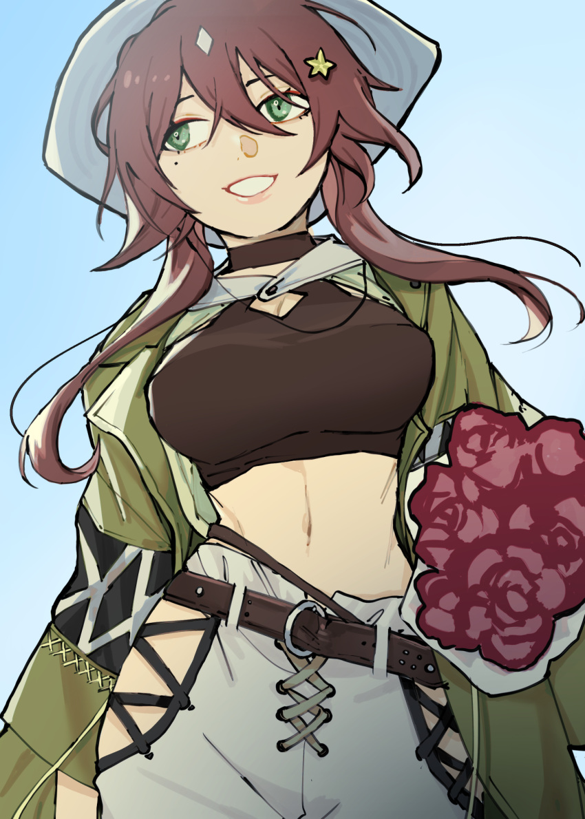 1girl arknights bangs black_shirt blue_background breasts brown_hair coat cowboy_shot crop_top fedora green_coat green_eyes grin hair_between_eyes hair_ornament hat highres hip_vent large_breasts meteor_(arknights) meteor_(bard's_holiday)_(arknights) midriff mole mole_under_eye navel official_alternate_costume open_clothes open_coat pants shirt simple_background smile solo standing star_(symbol) star_hair_ornament stomach white_pants yoshiga