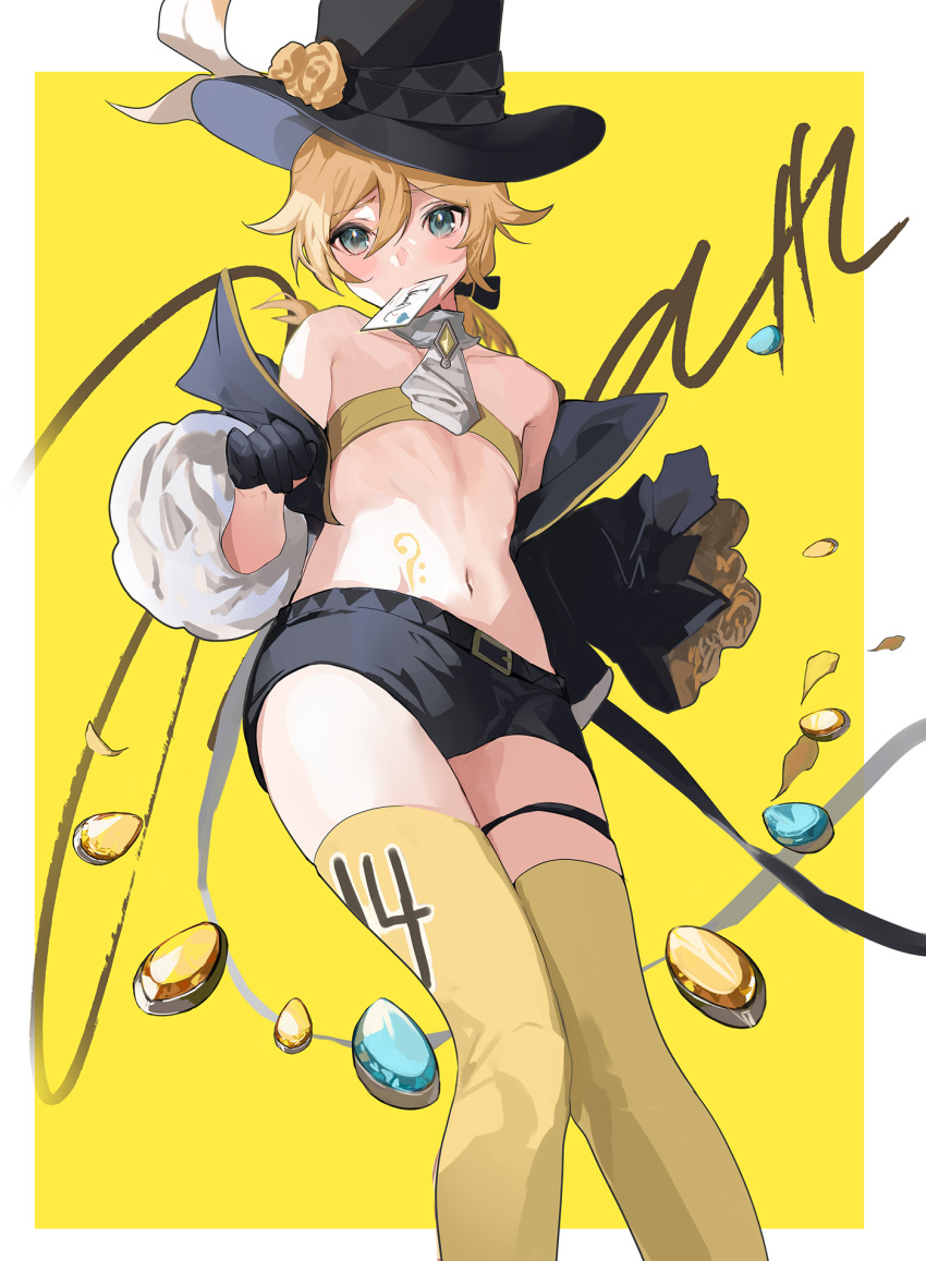 1boy androgynous bangs bishounen black_bow black_gloves black_headwear black_jacket black_shorts blue_eyes bow collarbone commentary_request eyebrows_visible_through_hair from_below gem gloves hair_between_eyes hair_bow half_gloves hat highres jacket kagamine_len long_bangs looking_at_viewer looking_down male_focus mouth_hold navel no_shirt off_shoulder sarashi short_ponytail short_shorts shorts simple_background solo thigh-highs thigh_strap vocaloid wumumu yellow_background yellow_legwear