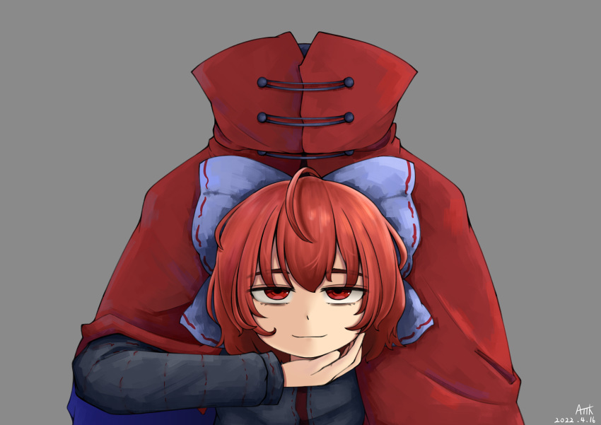 1girl absurdres artist_request blue_bow bow cape disembodied_head grey_background hair_bow half-closed_eyes highres long_sleeves looking_at_viewer red_cape red_eyes redhead sekibanki shirt short_hair simple_background skirt smile solo touhou