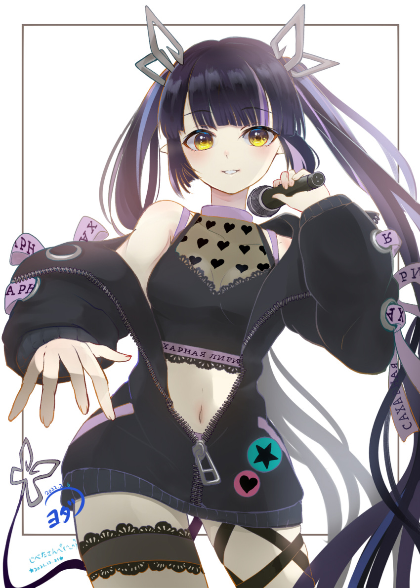 1girl bangs black_hair black_jacket black_ribbon black_shirt blunt_bangs blush breasts commentary_request crop_top demon_girl demon_horns demon_tail eyebrows_visible_through_hair foot_out_of_frame grey_horns heart heart_print highres holding holding_microphone horns jacket kojo_anna leg_ribbon long_hair long_sleeves looking_at_viewer medium_breasts microphone midriff multicolored_hair navel off_shoulder open_clothes open_jacket parted_lips pointy_ears print_shirt purple_hair ribbon russian_text see-through_shirt shirt sleeveless sleeveless_shirt smile solo sugar_lyric tail thigh_strap twintails two-tone_hair virtual_youtuber white_background yellow_eyes youda_(seravichacha) zipper