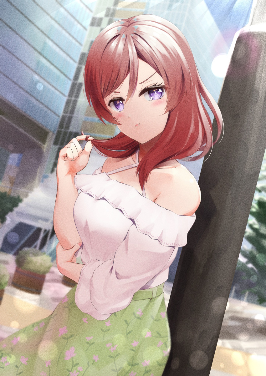 1girl :t bangs bare_shoulders blush breasts closed_mouth day floral_print green_skirt hayaoki_(asagi-iro_seishun-bu) highres holding_own_arm lens_flare long_sleeves looking_at_viewer love_live! love_live!_school_idol_project medium_hair nishikino_maki off-shoulder_shirt off_shoulder outdoors playing_with_own_hair pout shirt skirt solo v-shaped_eyebrows waiting white_shirt