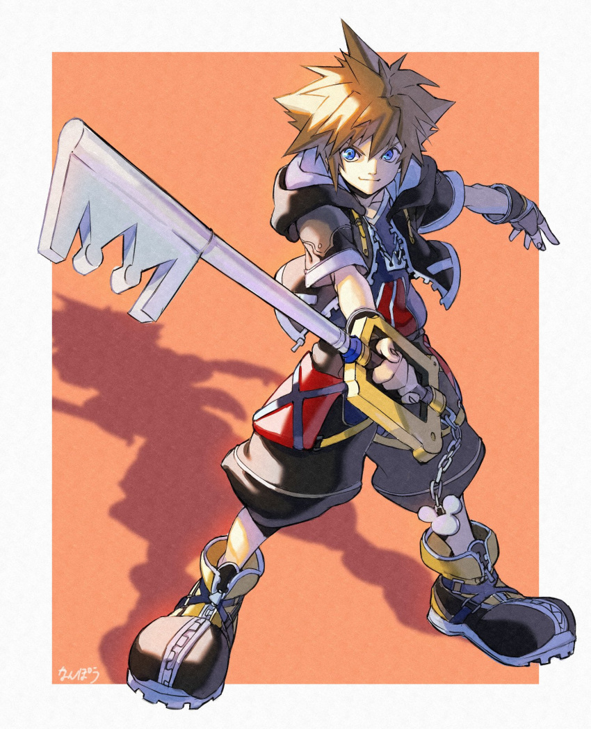 1boy baggy_shorts blue_eyes brown_hair fighting_stance fingerless_gloves full_body gloves highres holding holding_weapon hood hooded_jacket jacket jewelry keyblade keychain kingdom_hearts kingdom_hearts_ii kingdom_key nanpou_(nanpou0021) necklace orange_background shadow short_sleeves solo sora_(kingdom_hearts) spiky_hair weapon
