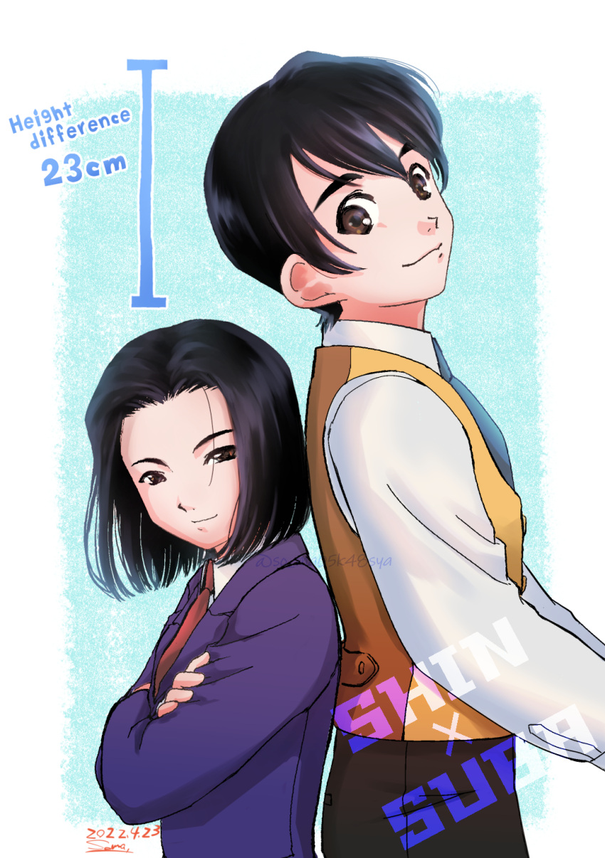 1boy 1girl back-to-back black_hair black_pants brown_eyes character_name collared_shirt crossed_arms dated hair_behind_ear head_tilt height_difference highres jacket kujou_subaru looking_at_viewer necktie pants purple_jacket red_necktie sakura_taisen sakura_taisen_v shirt short_hair smile somakusha taiga_shinjirou vest white_shirt yellow_vest