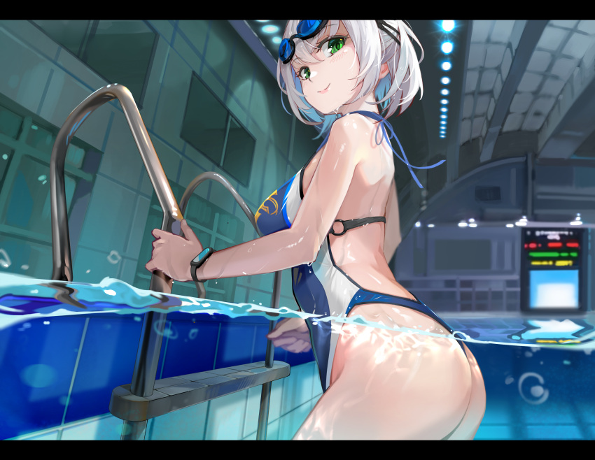 1girl absurdres ass bangs blue_swimsuit blush breasts closed_mouth from_side goggles goggles_on_head green_eyes highres hololive large_breasts looking_at_viewer looking_to_the_side one-piece_swimsuit partially_submerged pool pool_ladder shirogane_noel short_hair silver_hair smile solo swimsuit virtual_youtuber watch watch water wet wet_hair yoshikawa_hiro