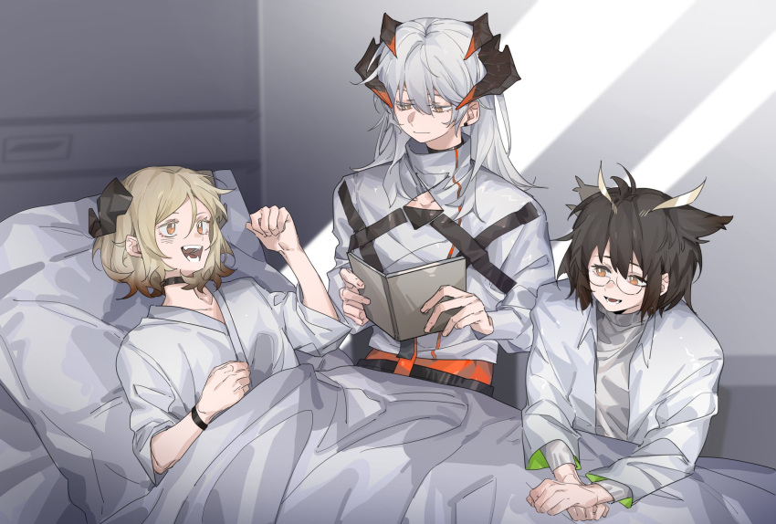 3girls arknights bangs bed black_choker blonde_hair book bracelet brown_hair choker closed_mouth commentary dragon_horns feather_hair glasses hair_between_eyes highres holding holding_book horns hospital_bed ifrit_(arknights) indoors jewelry labcoat long_hair long_sleeves lying medium_hair molu_stranger multiple_girls on_back open_mouth orange_eyes pillow saria_(arknights) shirt short_hair short_sleeves silence_(arknights) smile teeth under_covers white_hair white_shirt