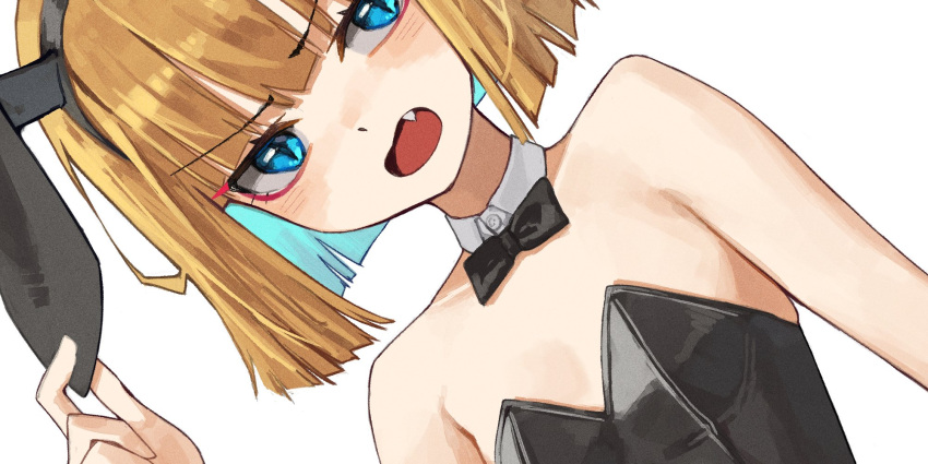 1girl animal_ears annoyed bare_shoulders black_bow black_bowtie black_leotard blonde_hair blue_eyes blue_hair bob_cut bow bowtie colored_inner_hair detached_collar dutch_angle embarrassed eyebrows_visible_through_hair fake_animal_ears fang flat_chest gina_(yoon_cook) hand_up highres leotard looking_at_viewer multicolored_hair open_mouth original playboy_bunny rabbit_ears short_hair simple_background solo strapless strapless_leotard white_background yoon_cook