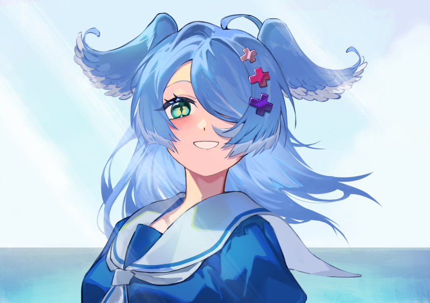 +_+ 1girl :d ahoge blue_hair blue_shirt blue_sky blush commentary_request day elira_pendora green_eyes grin hair_ornament hair_over_one_eye hati105 head_wings highres horizon light_rays long_hair looking_at_viewer neckerchief nijisanji nijisanji_en ocean parted_lips sailor_collar school_uniform serafuku shirt sky smile solo sunbeam sunlight upper_body virtual_youtuber water white_neckerchief white_sailor_collar