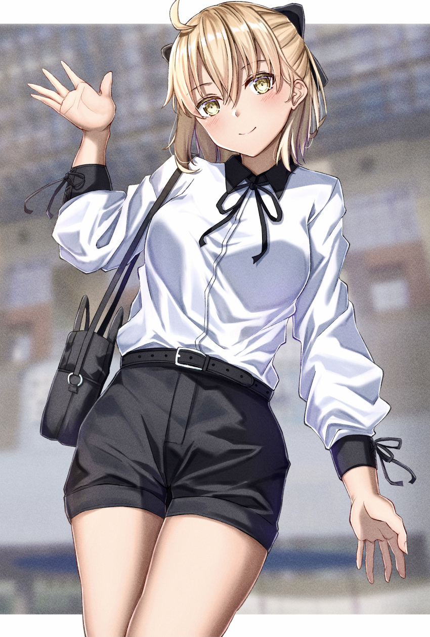 1girl absurdres ahoge bag bangs black_bow black_shorts blonde_hair bow breasts collared_shirt contemporary fate/grand_order fate_(series) hair_bow half_updo highres koha-ace large_breasts long_sleeves looking_at_viewer okita_souji_(fate) okita_souji_(koha-ace) shirt short_hair shorts shoulder_bag smile solo thighs toukan white_shirt yellow_eyes