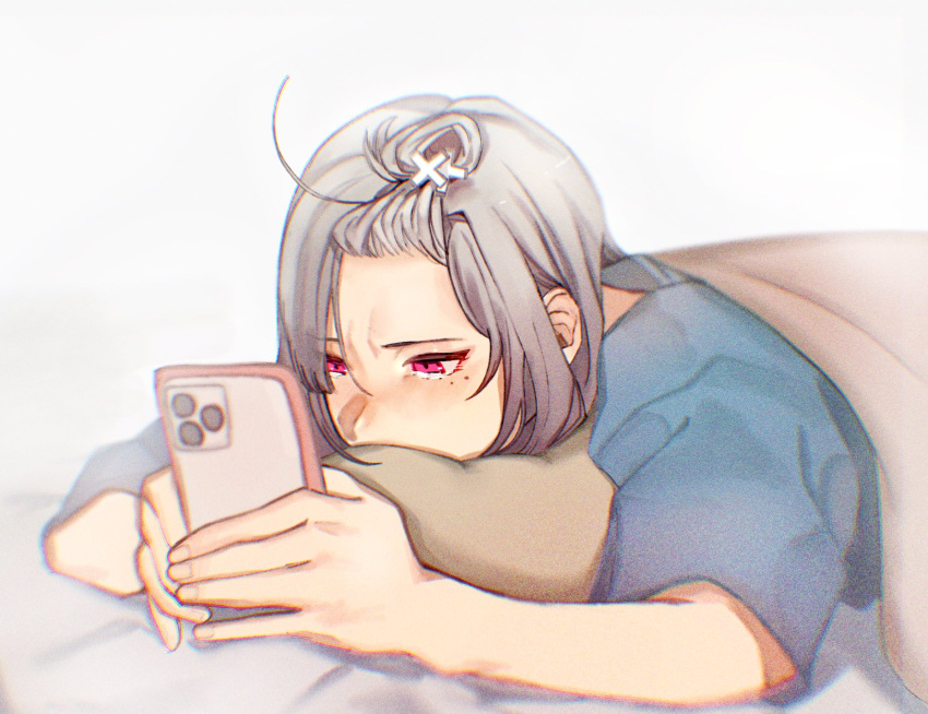 1girl alternate_costume alternate_hairstyle bangs bed bed_sheet cellphone forehead hapi_pippi highres holding holding_phone looking_at_phone lying mole mole_under_eye nijisanji on_bed pajamas parted_bangs phone pillow silver_hair smartphone sukoya_kana tearing_up under_covers violet_eyes virtual_youtuber