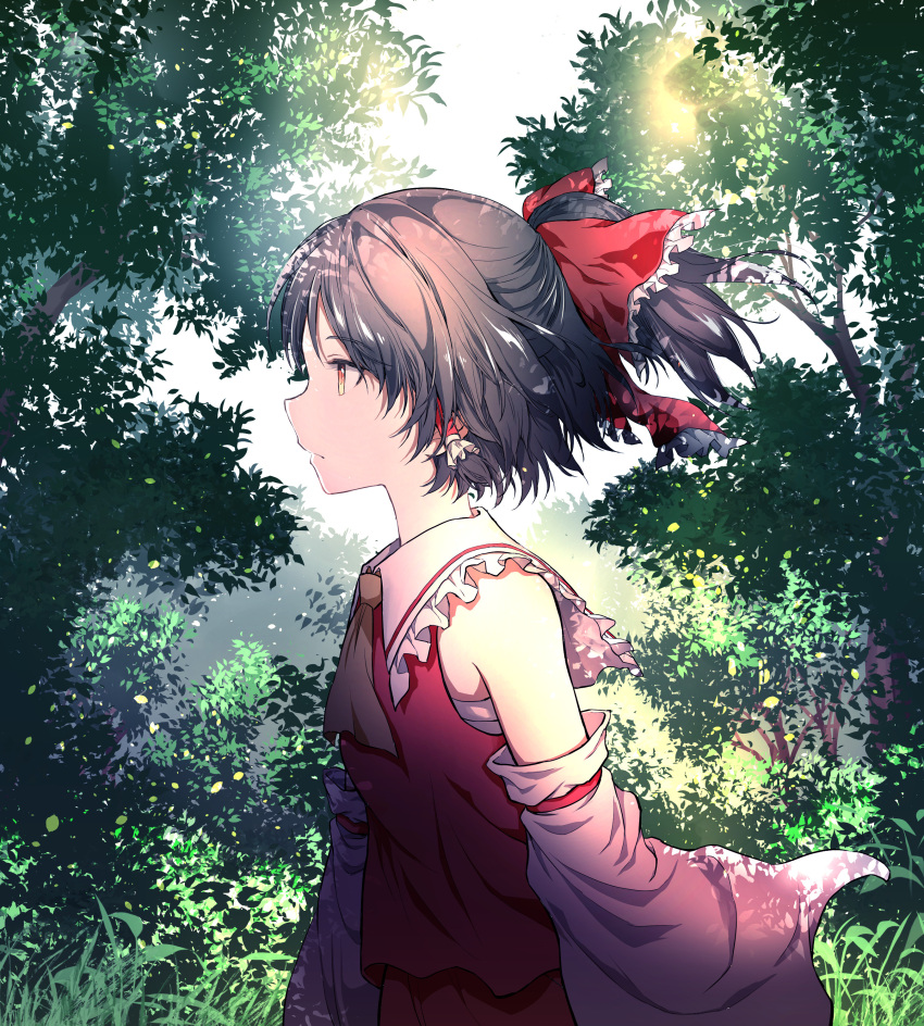1girl absurdres ascot bare_shoulders black_hair brown_eyes collar commentary detached_sleeves eyebrows_visible_through_hair frilled_collar frilled_ribbon frills from_side hair_ribbon hair_tubes hakurei_reimu highres leaf looking_away red_skirt red_vest ribbon sarashi shimoda_masaya short_hair skirt skirt_set solo touhou tree vest wide_sleeves yellow_ascot