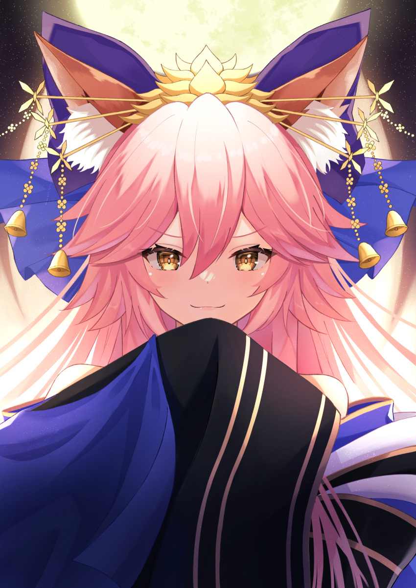 1girl :3 animal_ear_fluff animal_ears artist_request bell blue_bow blue_kimono bow eyebrows_visible_through_hair fate/grand_order fate_(series) fox_ears fox_girl fox_tail full_moon highres japanese_clothes kimono kitsune long_hair looking_at_viewer moon multiple_tails night night_sky off_shoulder official_alternate_costume pink_hair sky solo star_(sky) starry_sky tail tamamo_(fate) tamamo_no_mae_(fate/extra) tamamo_no_mae_(third_ascension)_(fate) very_long_hair yellow_eyes