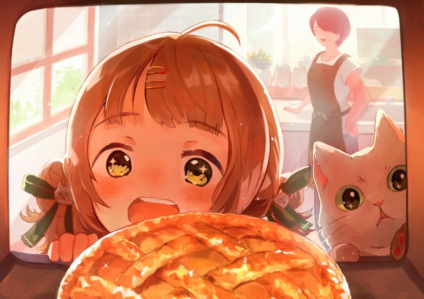 +_+ 2girls :d ahoge apple_pie apron bangs blunt_bangs blush brown_hair cat cat_hair_ornament cooking double_bun food green_eyes hair_ornament hair_ribbon hairclip indoors kitchen looking_inside mother_and_daughter multiple_girls open_mouth original oven pie raised_eyebrows ribbon short_sleeves smile sparkle tasuku_(otomebotan) white_cat