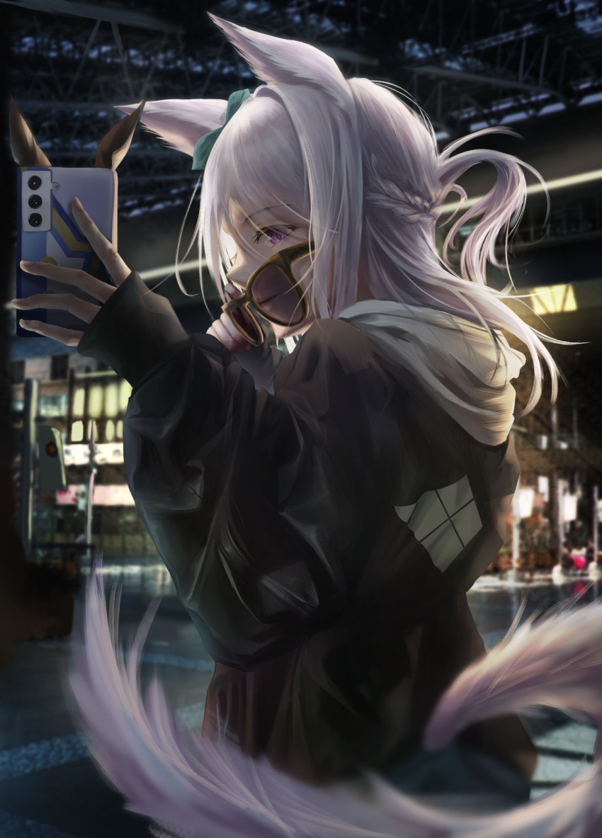 animal_ears black_jacket blurry blurry_background casual cellphone eyebrows_visible_through_hair glasses green_ribbon highres holding holding_phone hood hoodie horse_ears horse_girl horse_tail hwan_(user_cvmy2758) jacket mejiro_mcqueen_(umamusume) night open_mouth outdoors phone pink_hair ribbon smartphone sunglasses tail umamusume violet_eyes