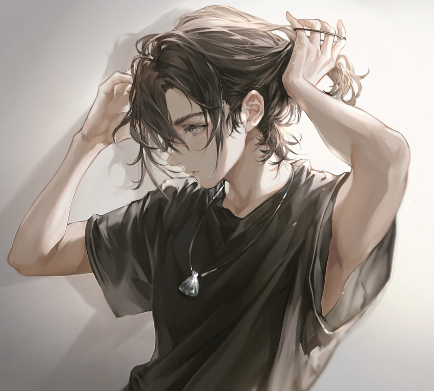 1boy absurdres adjusting_hair ajiro_shinpei bangs black_hair black_shirt blue_eyes closed_mouth deadprince hair_between_eyes hair_tie highres jewelry male_focus necklace profile shell_necklace shirt short_sleeves solo summertime_render upper_body