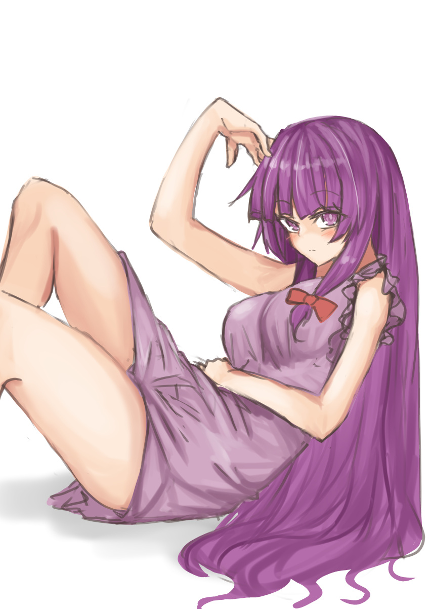 1girl absurdres arm_up bangs bare_arms bare_legs blunt_bangs blush bow breasts closed_mouth commentary_request covered_nipples dress eyebrows_visible_through_hair feet_out_of_frame from_side frown hair_bow highres knees_up kuraki long_hair looking_at_viewer nightgown no_hat no_headwear patchouli_knowledge purple_dress purple_hair red_bow short_dress sidelocks simple_background sitting sleeveless sleeveless_dress solo thighs touhou very_long_hair violet_eyes white_background