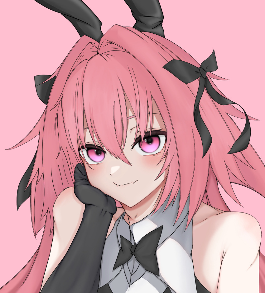 1boy astolfo_(fate) astolfo_(saber)_(fate) black_gloves blush bow bowtie braid crossdressing eyebrows_visible_through_hair fang fate/grand_order fate_(series) gloves hair_between_eyes hair_intakes happy highres light_smile long_hair male_focus multicolored_hair otoko_no_ko pink_background pink_hair ribbon simple_background streaked_hair upper_body violet_eyes