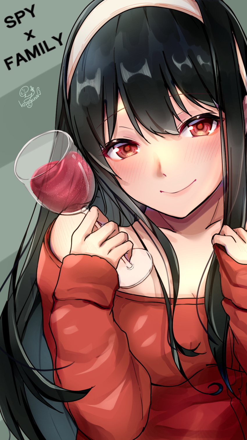 1girl alcohol bare_shoulders black_hair commentary_request copyright_name cup drinking_glass green_background hairband hands_up highres hiragana_sherry holding holding_cup long_hair long_sleeves looking_at_viewer off-shoulder_sweater off_shoulder red_eyes red_sweater smile solo spy_x_family sweater upper_body white_hairband wine wine_glass yor_briar