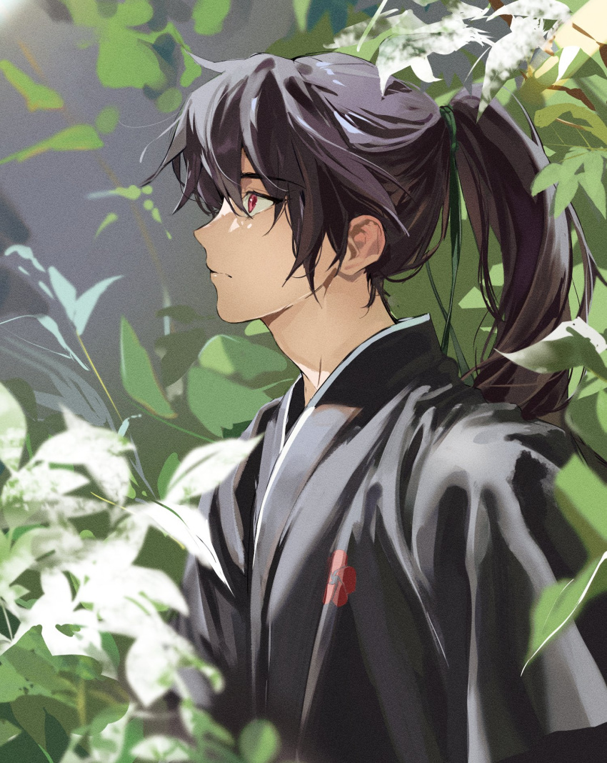 1boy bangs black_hair black_kimono chungmyung closed_mouth highres japanese_clothes kimono leaf long_hair looking_away male_focus ponytail profile qs_g_g red_eyes return_of_the_mount_hua_sect solo upper_body
