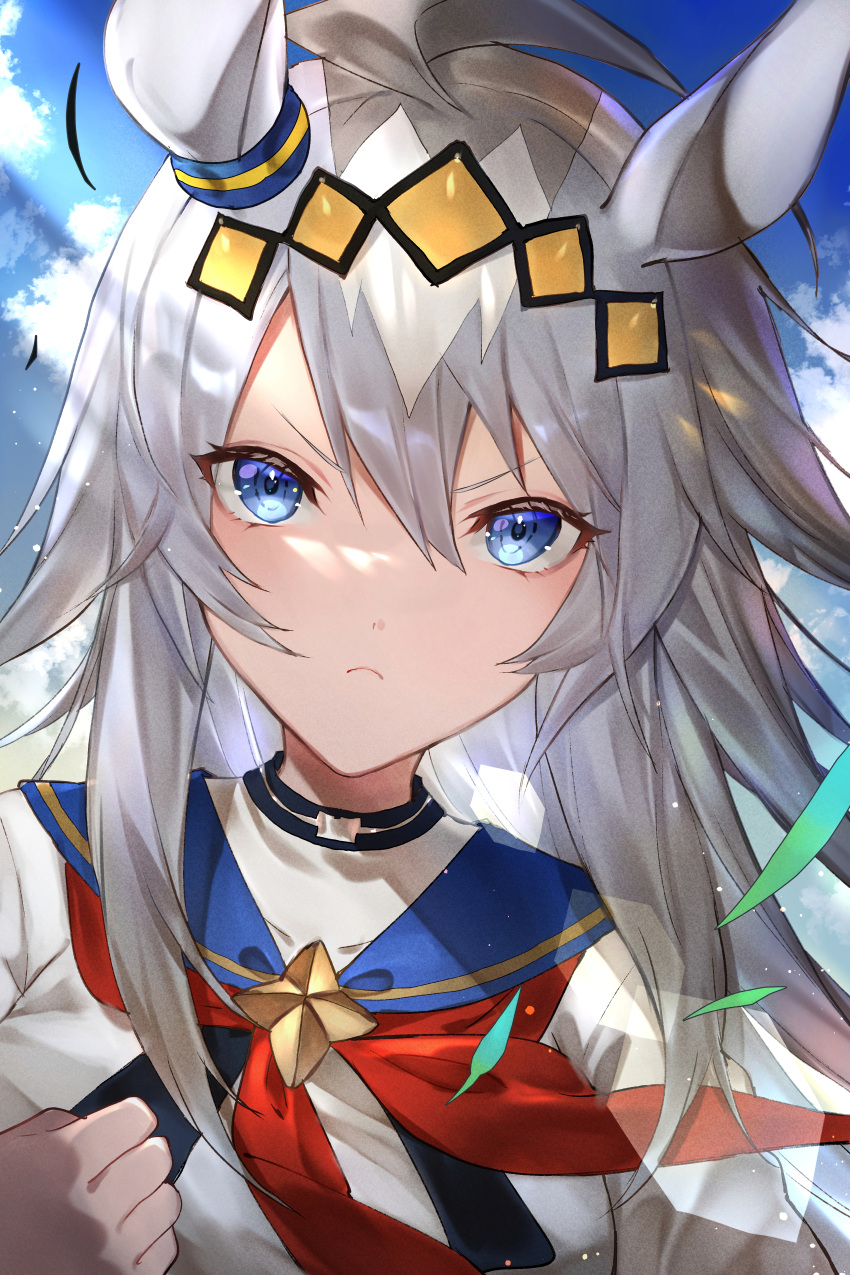 &gt;:( 1girl absurdres ahoge animal_ears bangs blue_sailor_collar blue_sky breasts closed_mouth clouds commentary_request covered_collarbone day eyebrows_visible_through_hair grey_hair hair_between_eyes hand_up highres horse_ears light_frown long_hair looking_at_viewer medium_breasts multicolored_hair oguri_cap_(umamusume) outdoors sailor_collar school_uniform serafuku shirt sky solo suzu_(suzuame329) two-tone_hair umamusume upper_body v-shaped_eyebrows white_hair white_shirt