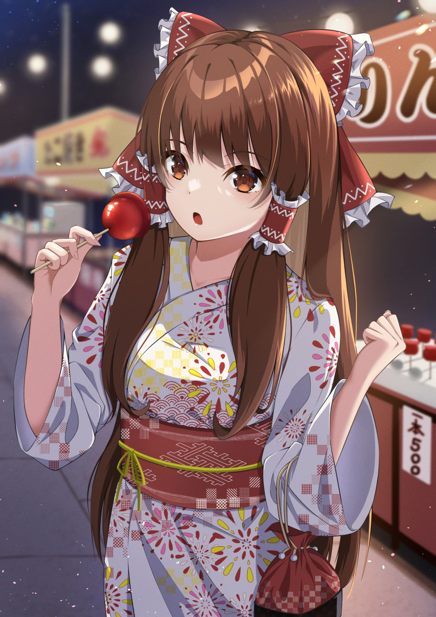 1girl absurdres bangs blurry blurry_background bow brown_eyes brown_hair candy commentary_request concrete cowboy_shot curled_fingers eyebrows_visible_through_hair fireworks_print food food_stand frills hair_ornament hair_tubes hakurei_reimu highres holding japanese_clothes kimono long_bangs long_hair long_sleeves mira_bluesky3 night open_mouth outdoors pouch sash shiny shiny_hair solo sparkle standing summer_festival touhou wide_sleeves yukata